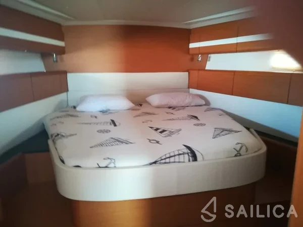 Jeanneau 53 - Yacht Charter Sailica