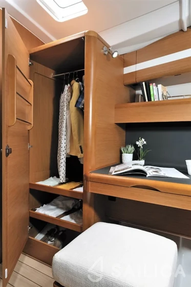 Jeanneau 53 - Yacht Charter Sailica