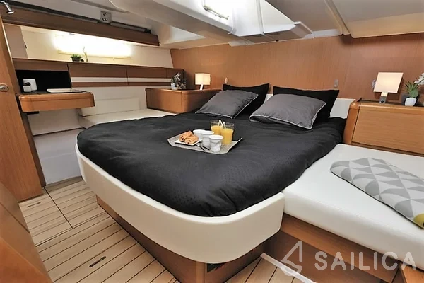 Jeanneau 53 - Yacht Charter Sailica