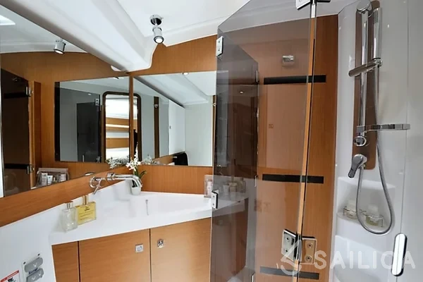 Jeanneau 53 - Yacht Charter Sailica