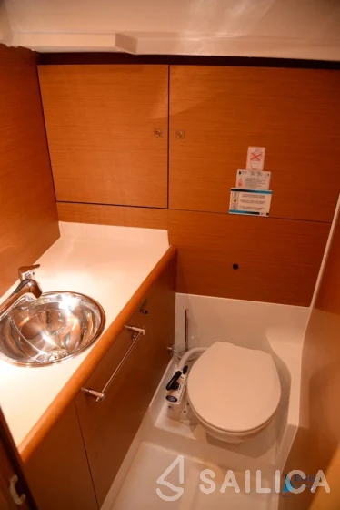 Sun Odyssey 419 - Yacht Charter Sailica