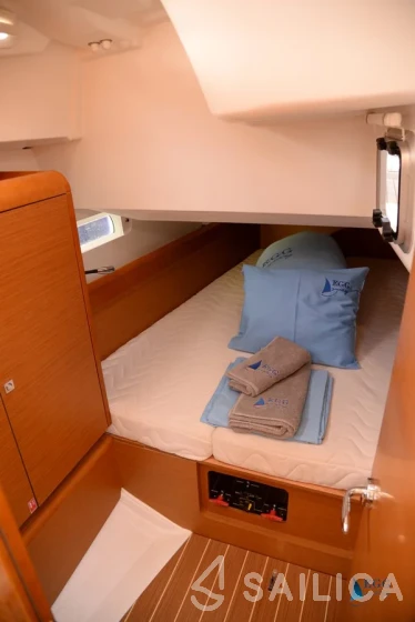 Sun Odyssey 419 - Yacht Charter Sailica