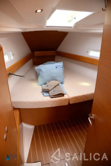 Sun Odyssey 419 - Yacht Charter Sailica