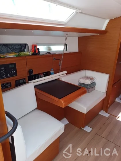 Sun Odyssey 419 - Yacht Charter Sailica