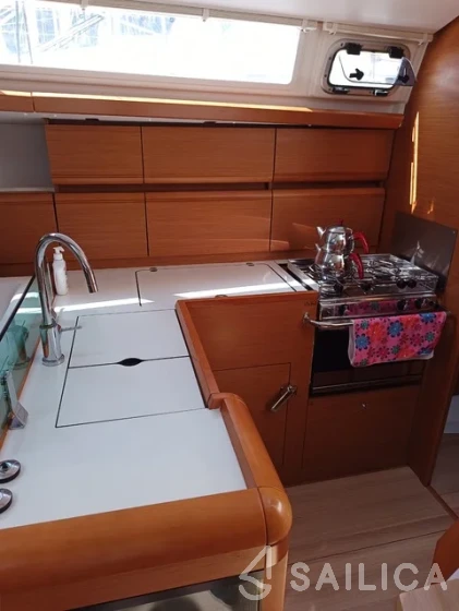 Sun Odyssey 419 - Yacht Charter Sailica