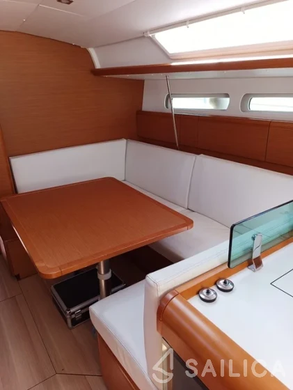 Sun Odyssey 419 - Yacht Charter Sailica