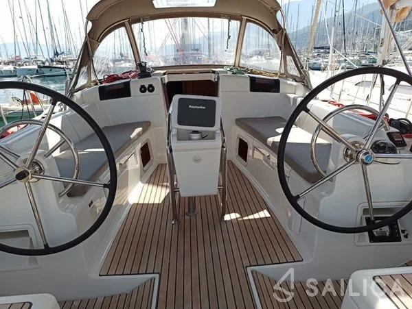 Sun Odyssey 419 - Yacht Charter Sailica