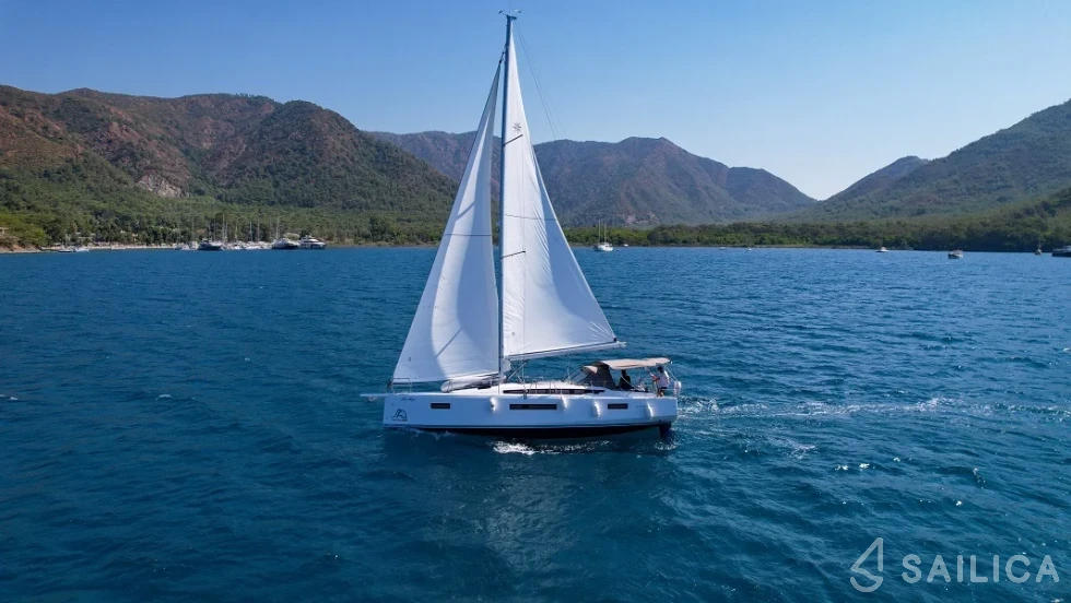 Sun Odyssey 410 - Yacht Charter Sailica