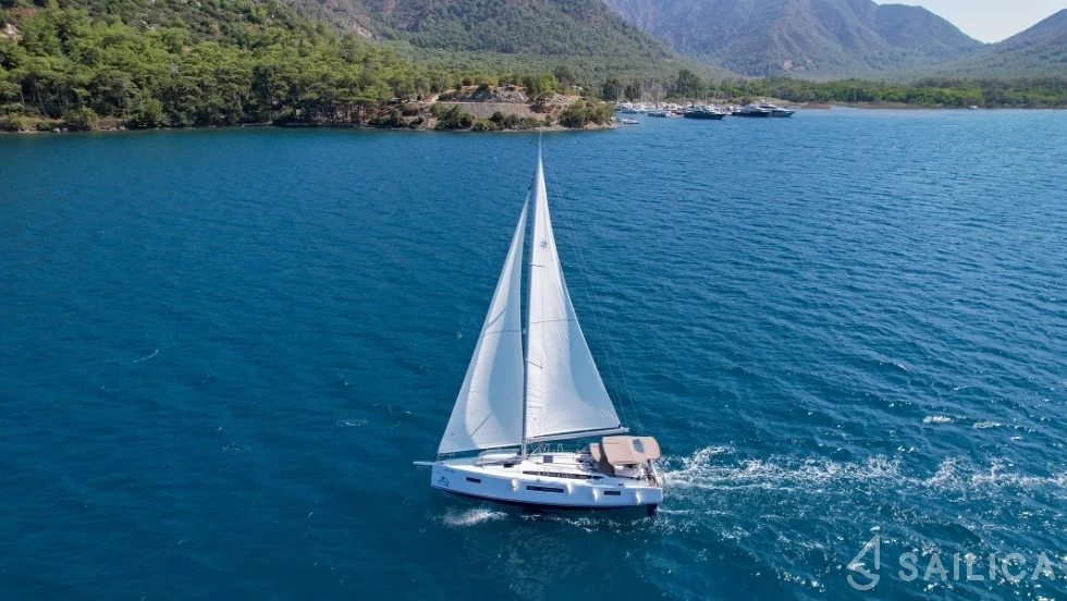 Sun Odyssey 410 - Yacht Charter Sailica