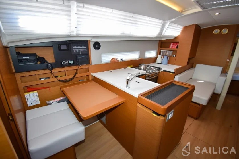 Sun Odyssey 410 - Yacht Charter Sailica