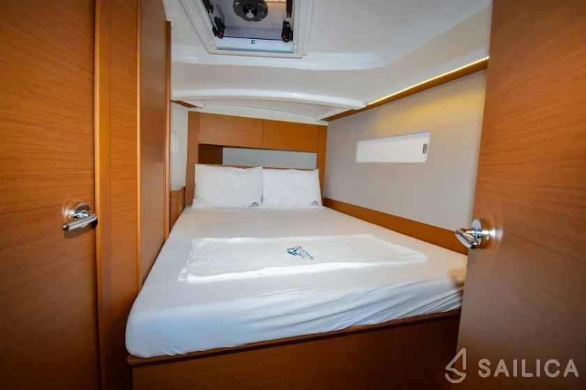 Sun Odyssey 410 - Yacht Charter Sailica
