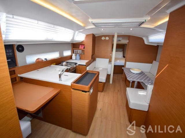 Sun Odyssey 410 - Yacht Charter Sailica