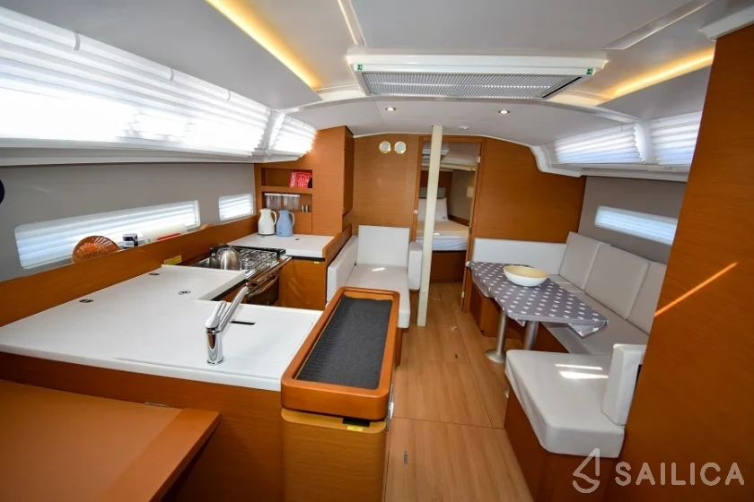 Sun Odyssey 410 - Yacht Charter Sailica