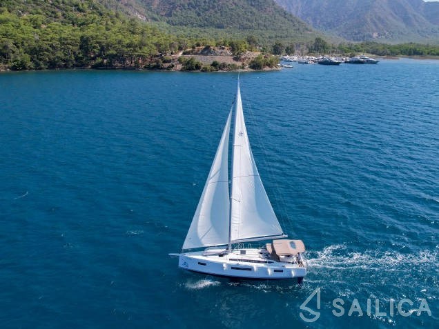 Sun Odyssey 410 - Yacht Charter Sailica