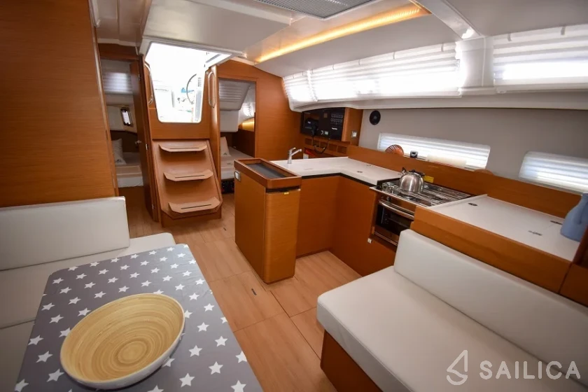 Sun Odyssey 410 - Yacht Charter Sailica