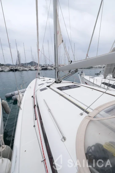 Sun Odyssey 490 - Yacht Charter Sailica