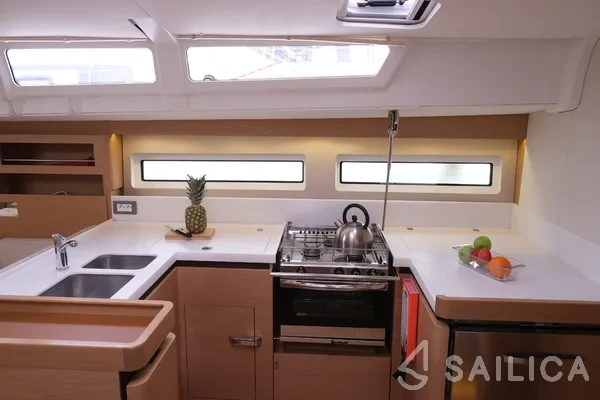Sun Odyssey 490 - Yacht Charter Sailica