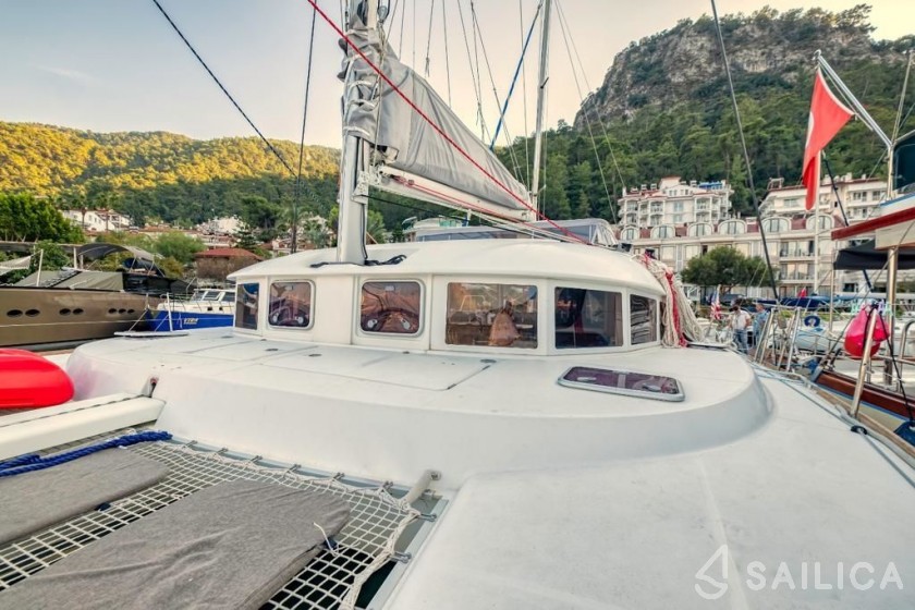 Lagoon 380 - Yacht Charter Sailica