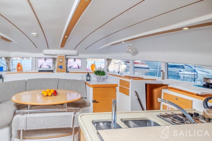 Lagoon 380 - Yacht Charter Sailica