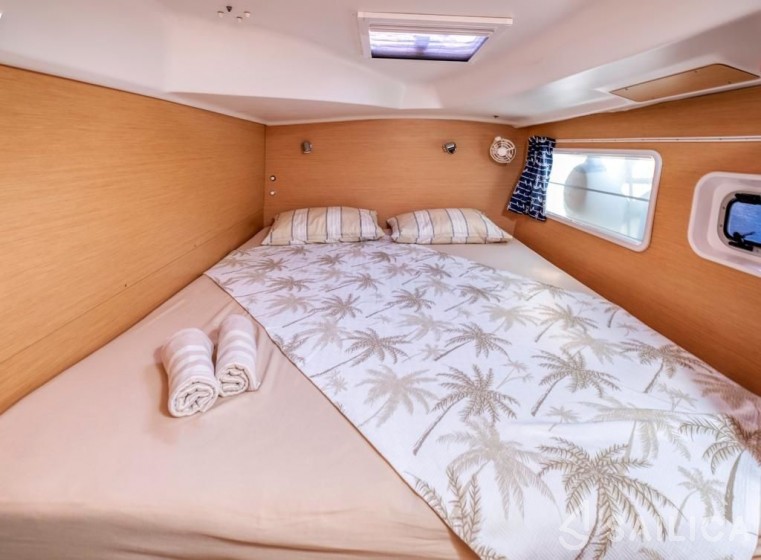 Lagoon 380 - Yacht Charter Sailica