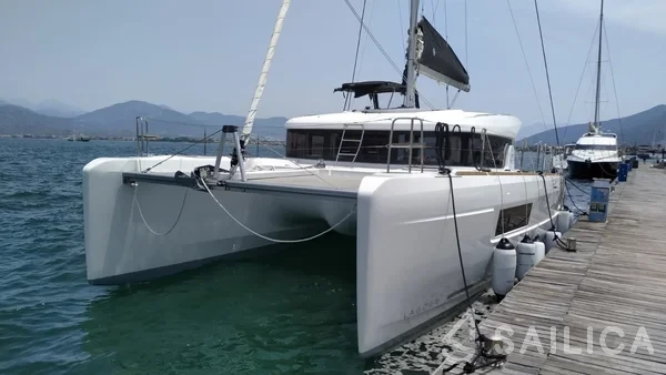 Lagoon 40 - Yacht Charter Sailica