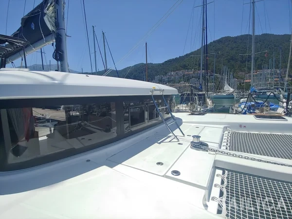 Lagoon 40 - Yacht Charter Sailica