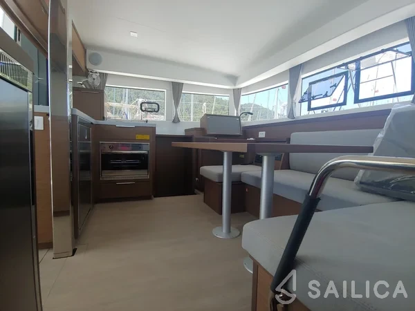 Lagoon 40 - Yacht Charter Sailica