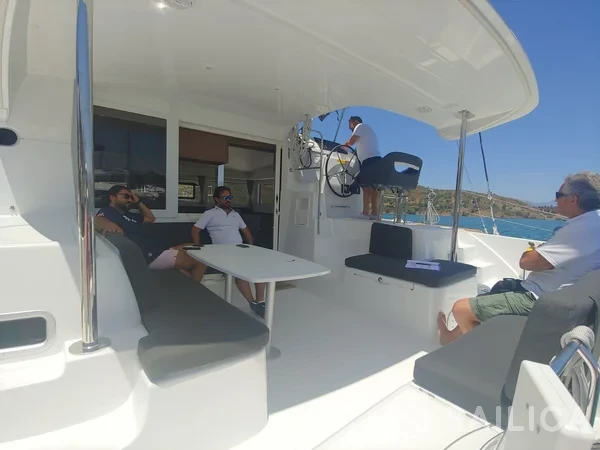 Lagoon 40 - Yacht Charter Sailica