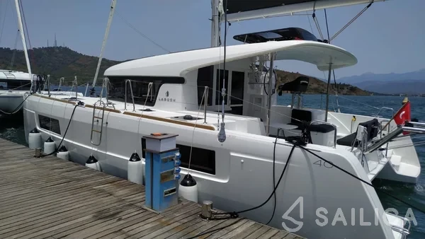 Lagoon 40 - Yacht Charter Sailica