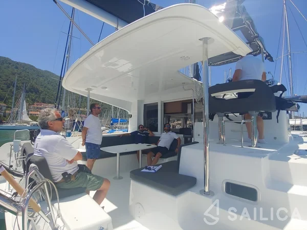 Lagoon 40 - Yacht Charter Sailica