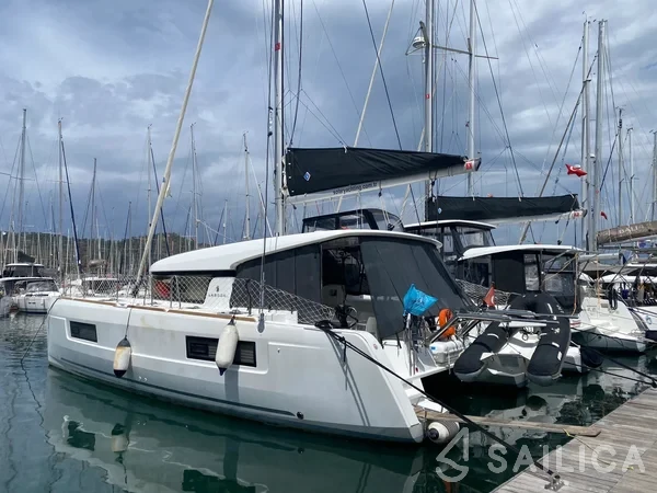 Lagoon 40 - Yacht Charter Sailica