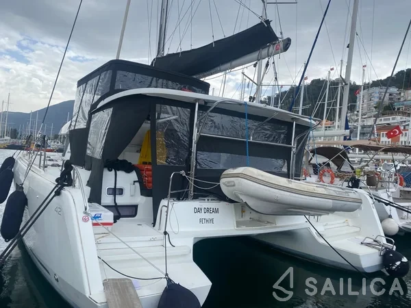 Lagoon 42 - Yacht Charter Sailica