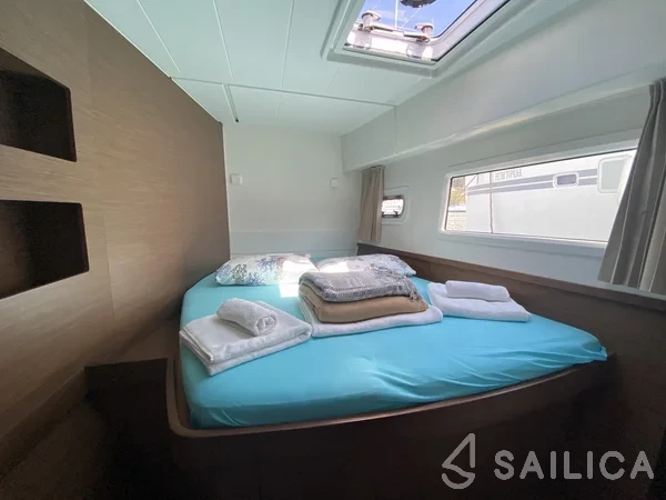 Lagoon 42 - Yacht Charter Sailica