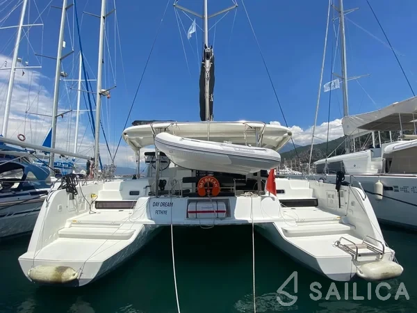 Lagoon 42 - Yacht Charter Sailica