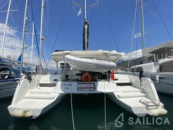 Lagoon 42 - Yacht Charter Sailica