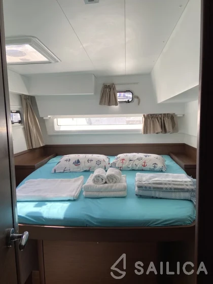 Lagoon 42 - Yacht Charter Sailica