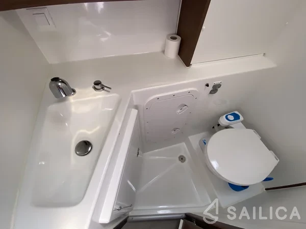 Lagoon 42 - Yacht Charter Sailica