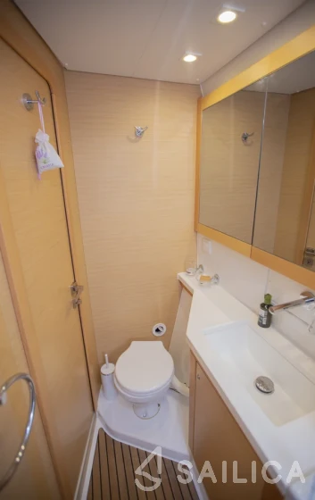 Lagoon 450 - Yacht Charter Sailica