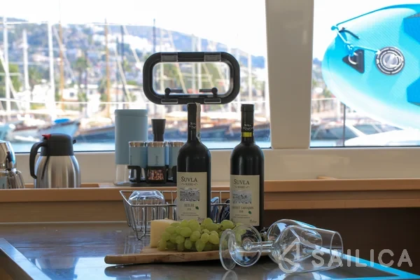 Lagoon 450 - Yacht Charter Sailica