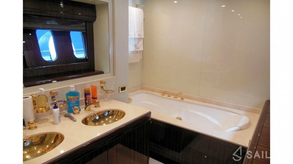 Leopard 101 - Yacht Charter Sailica