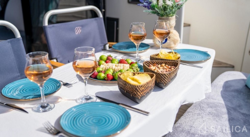 Marquis 420 - Yacht Charter Sailica