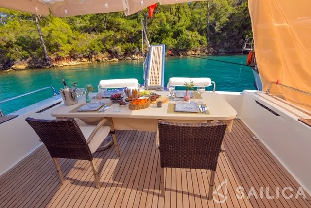 Mengi Yay Leomar 59 - Yacht Charter Sailica
