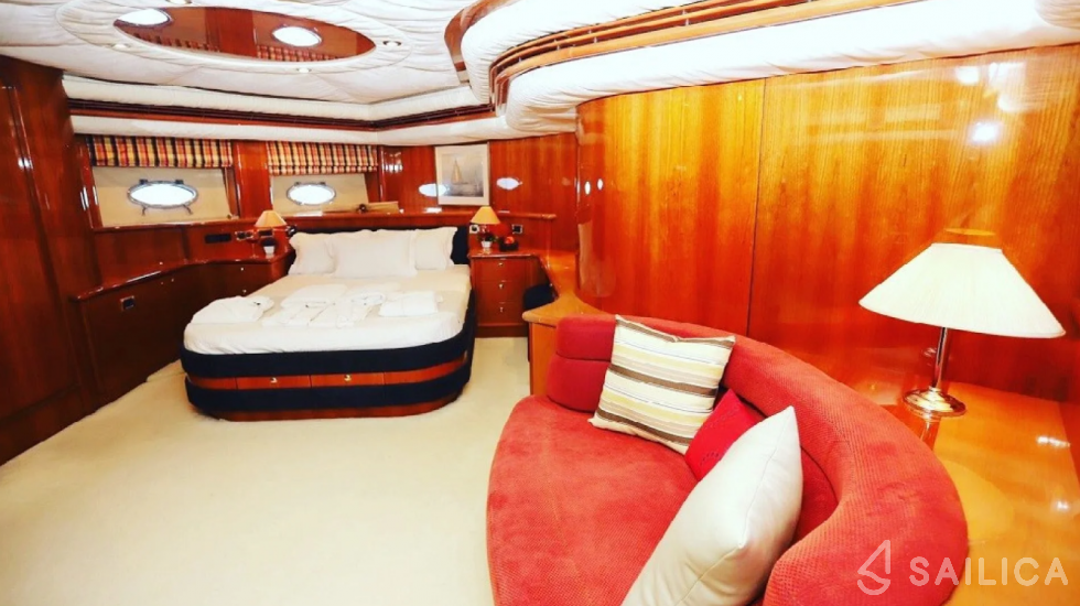 Manhattan 80 - Yacht Charter Sailica