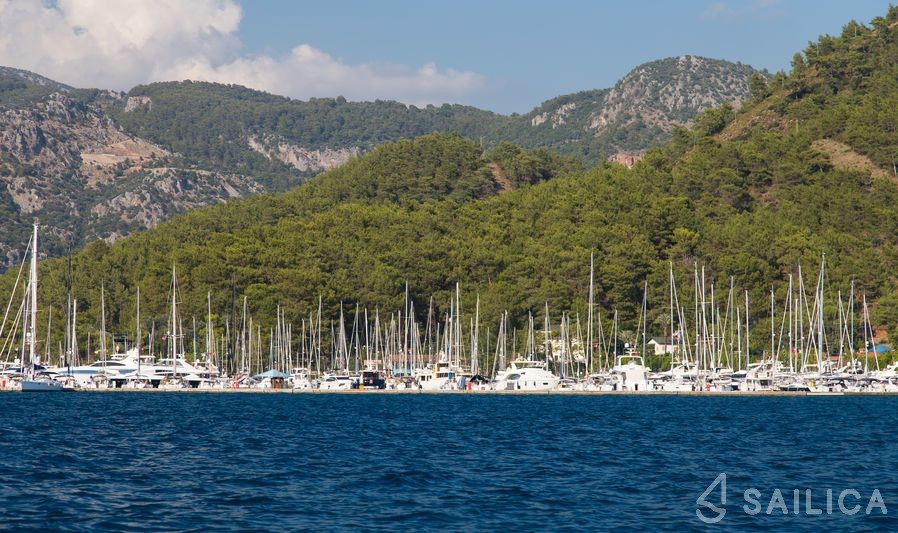 Manhattan 80 - Yacht Charter Sailica