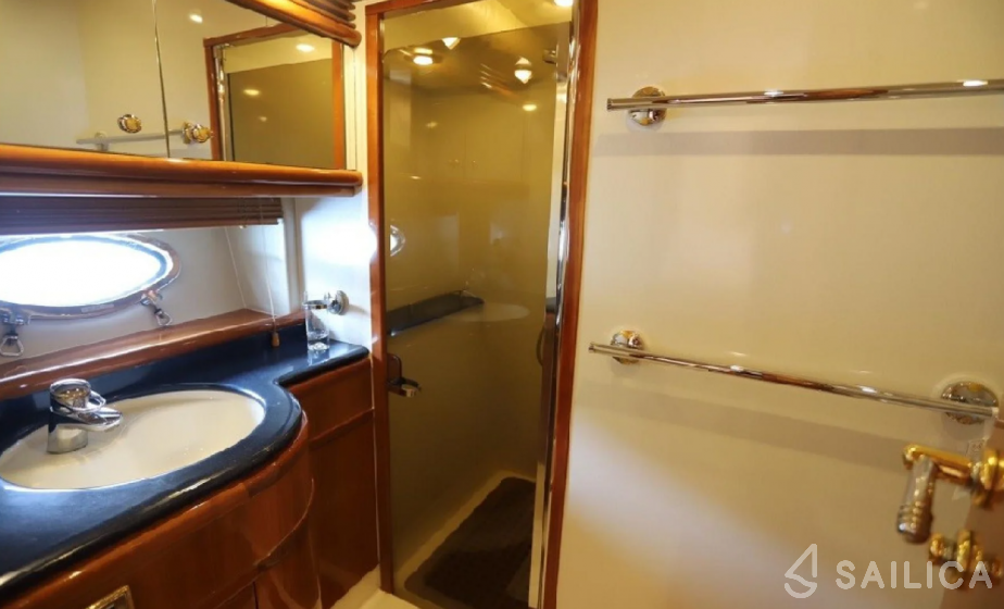 Manhattan 80 - Yacht Charter Sailica