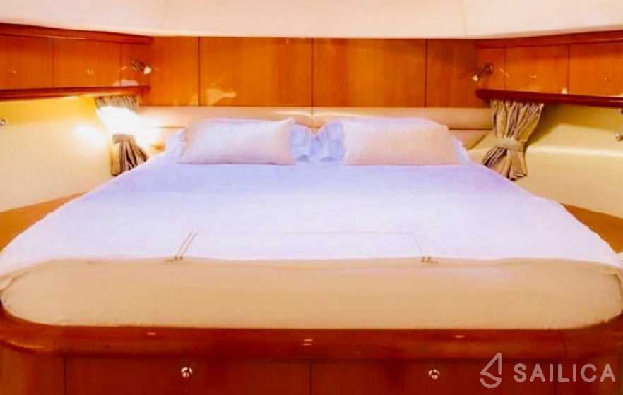 Manhattan 80 - Yacht Charter Sailica