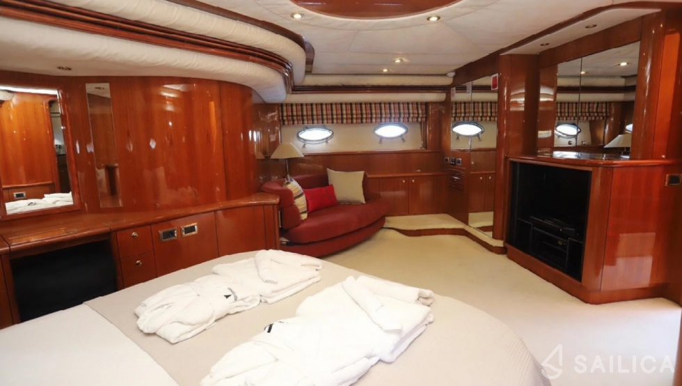Manhattan 80 - Yacht Charter Sailica