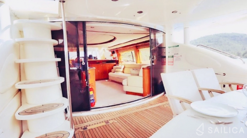 Manhattan 80 - Yacht Charter Sailica