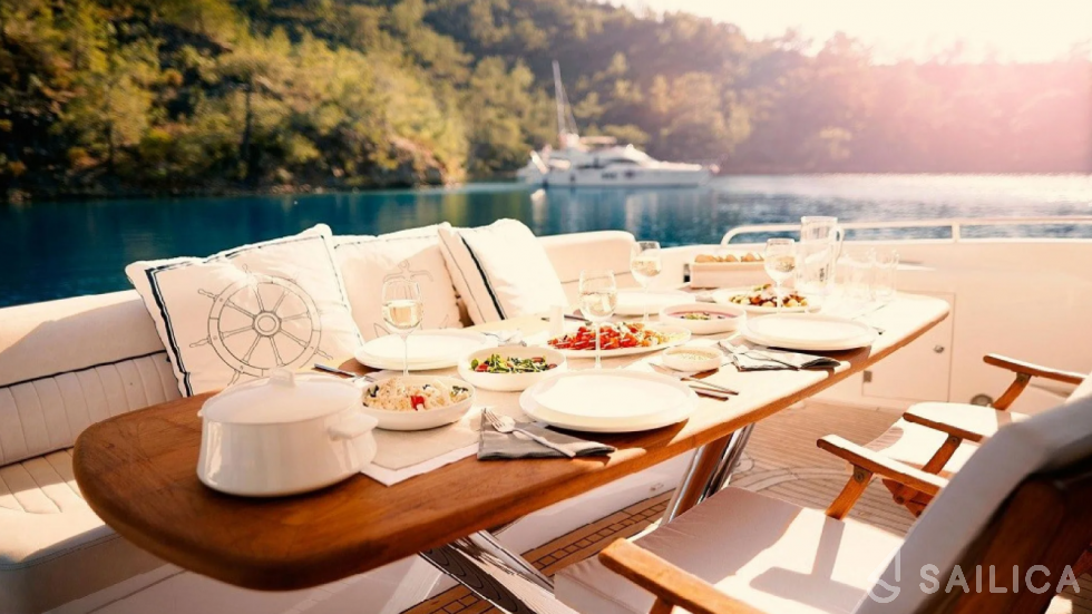 Manhattan 80 - Yacht Charter Sailica