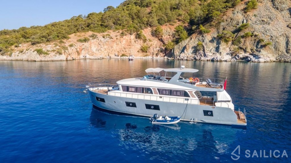 Trawler 24 - Yacht Charter Sailica